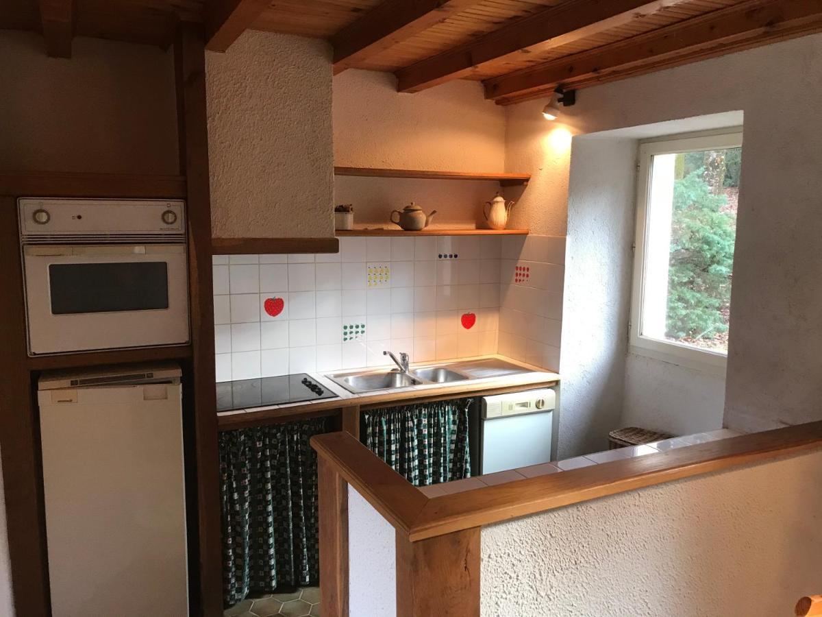 Gite 4 Personnes Situe Aux Portes Du Perigord Saint-Adjutory 外观 照片