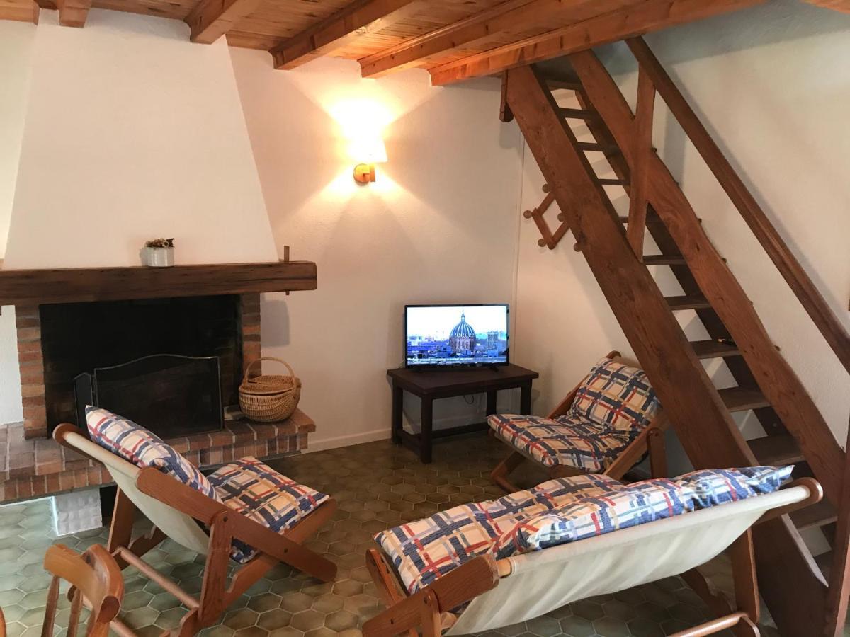 Gite 4 Personnes Situe Aux Portes Du Perigord Saint-Adjutory 外观 照片