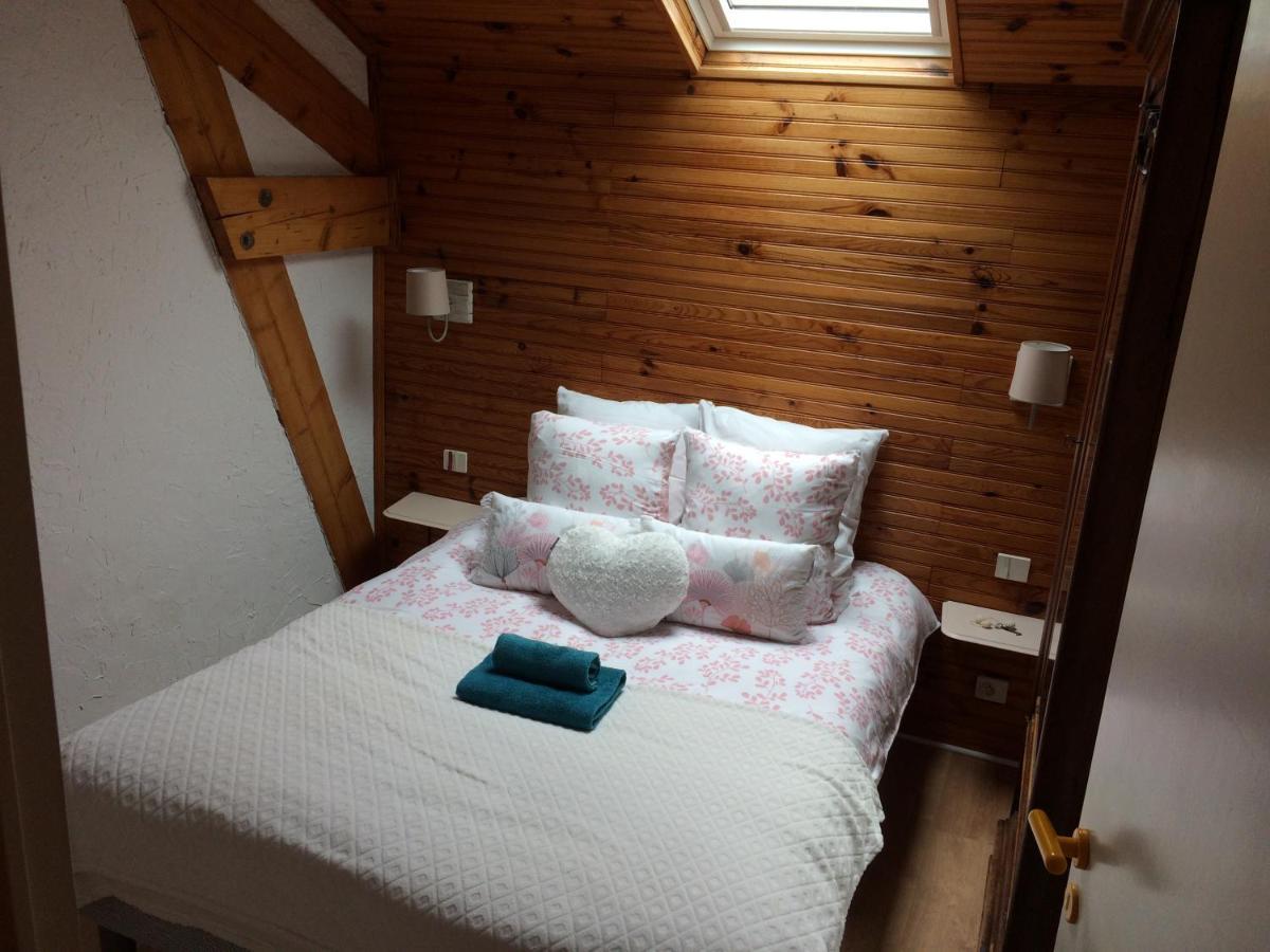 Gite 4 Personnes Situe Aux Portes Du Perigord Saint-Adjutory 外观 照片
