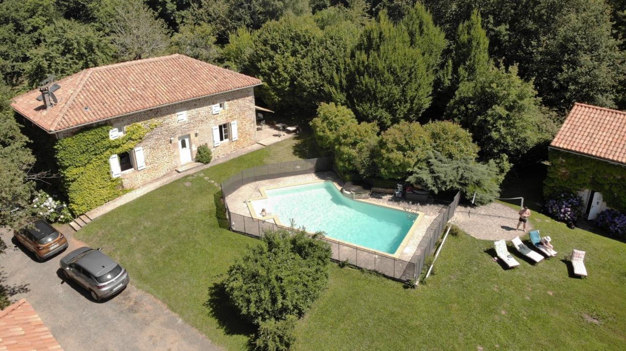 Gite 4 Personnes Situe Aux Portes Du Perigord Saint-Adjutory 外观 照片